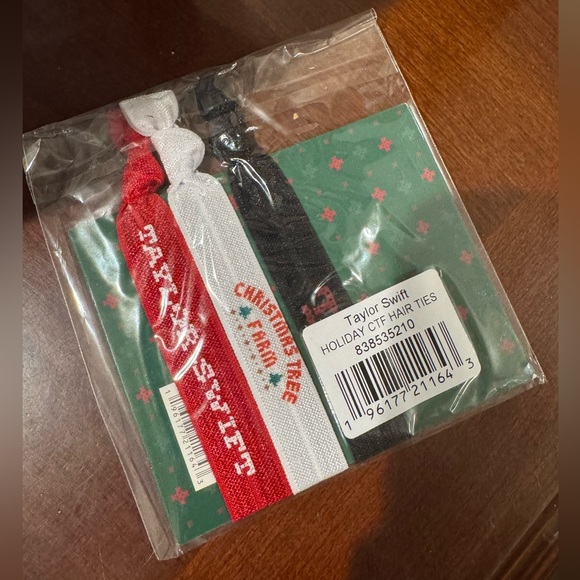Taylor Swift Christmas Tree Farm Hair Ties - Picture 5 of 5
